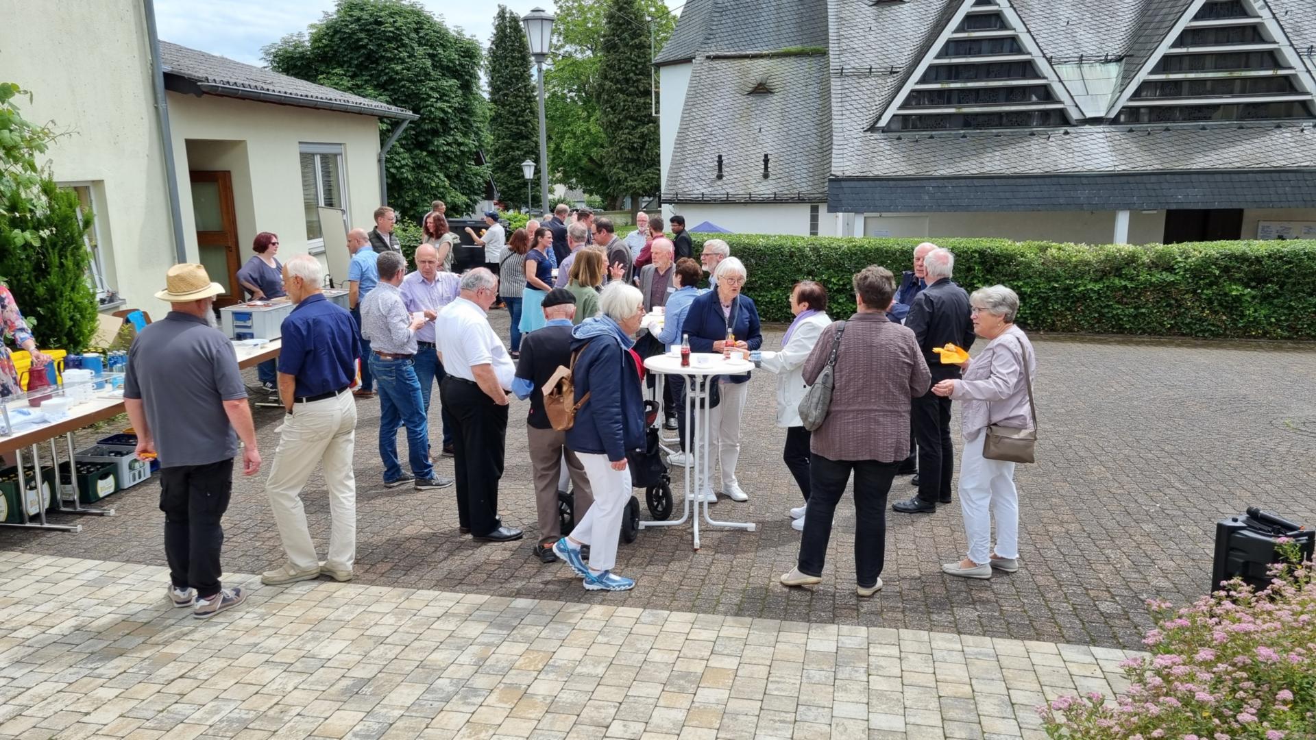 Viel Austausch war möglich bei der ersten Synodalversammlung im Pastoralen Raum Daun.