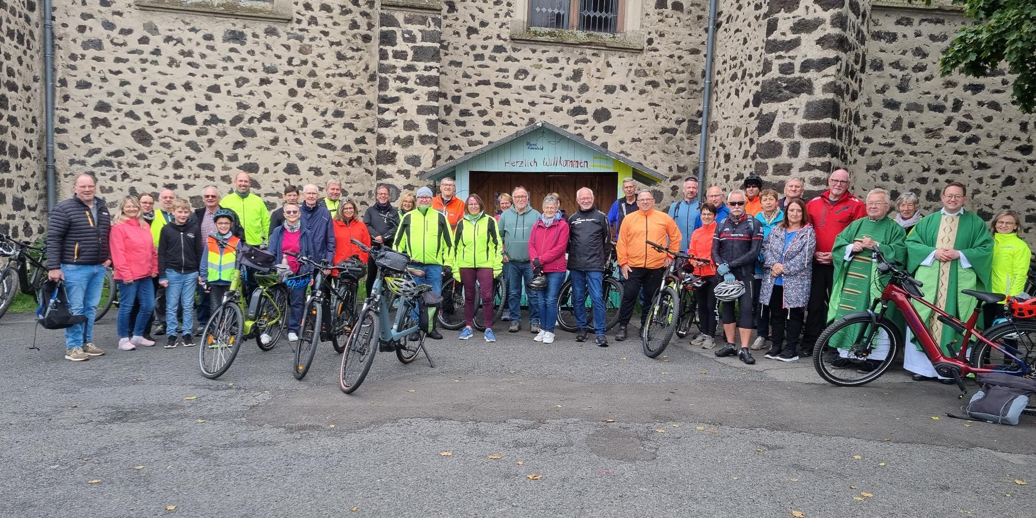 Fahrradwallfahrt_gruppe