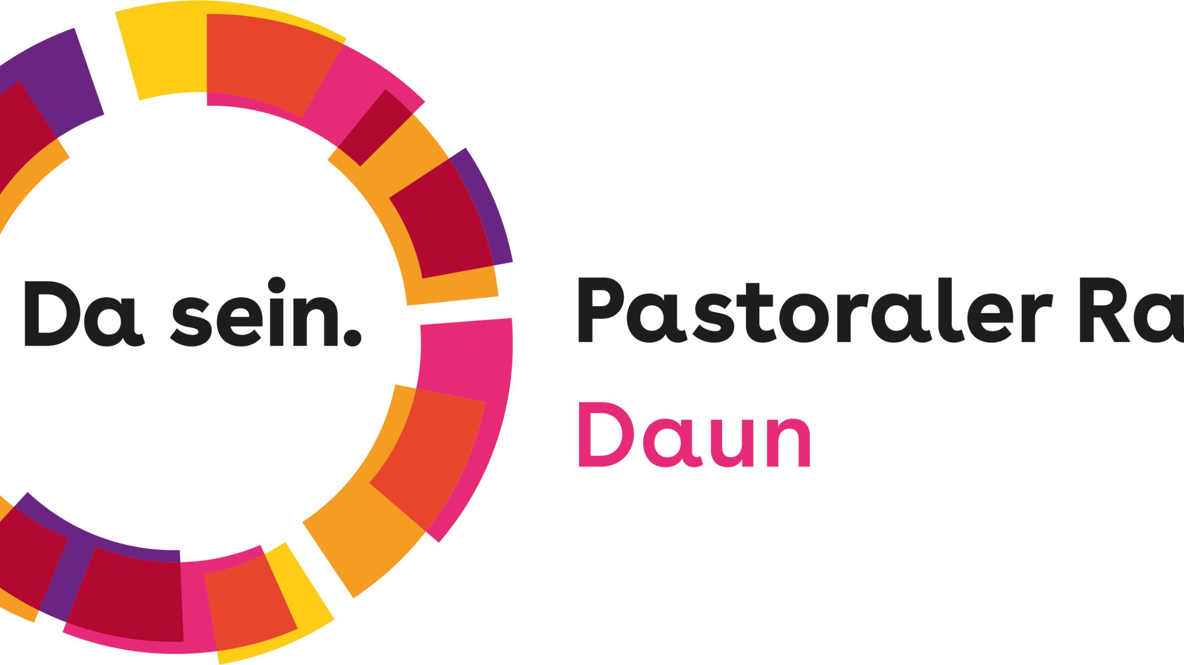 Man sieht einen bunten Kreis, darin die Wörter 'Da sein.' Daneben der Text Pastoraler Raum Daun
